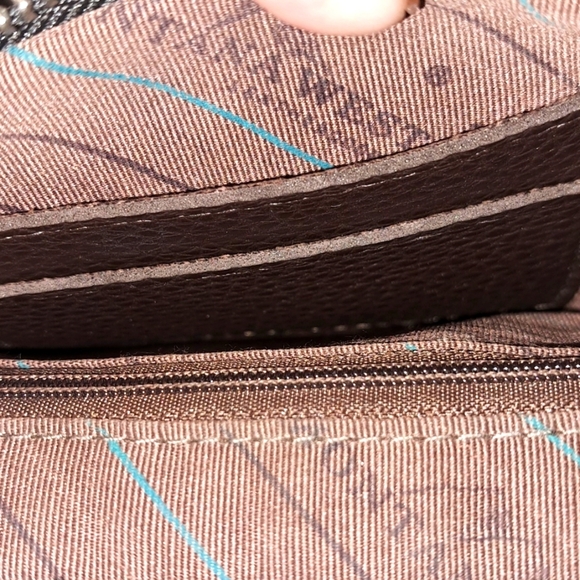 Montana West Green and Black Leather Clutch Wristlet - Picture 3 of 9